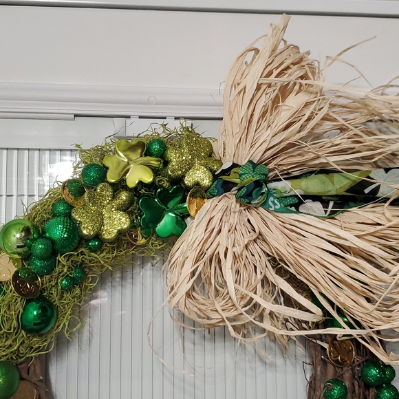 St Patrick's Wreath - Picture 3 of 10